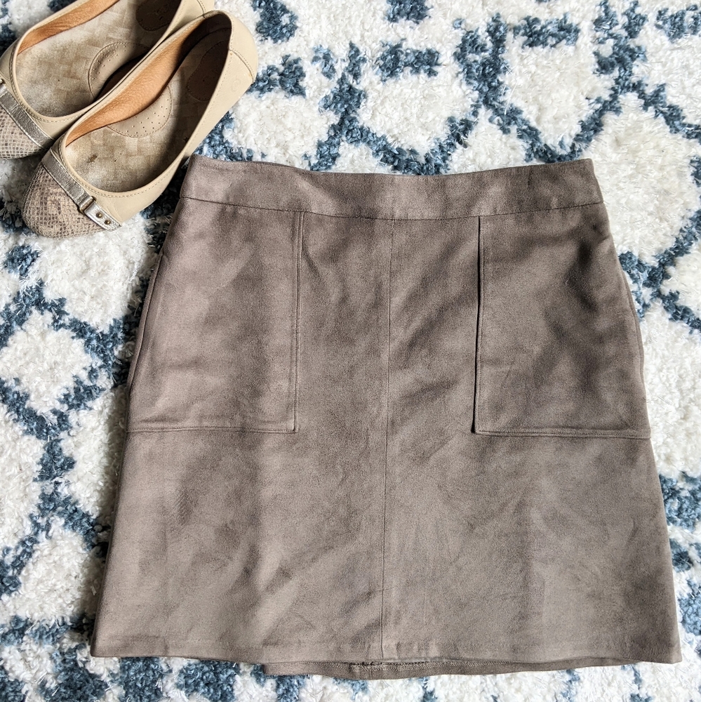 The Limited Taupe Pencil Skirt with Pockets - Size 6